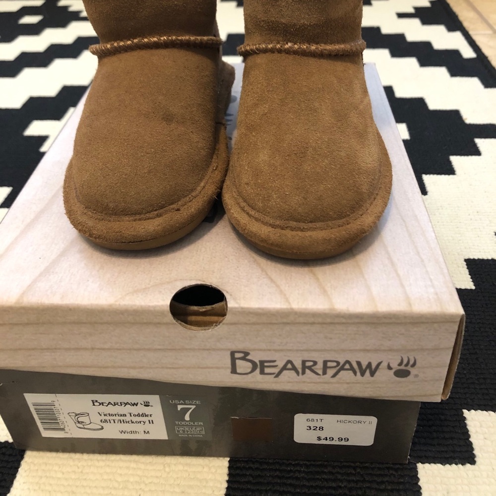 Toddler girl bear paw boots size 7